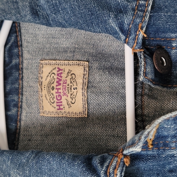 Crop top style jean jacket Size Small - Picture 3 of 6